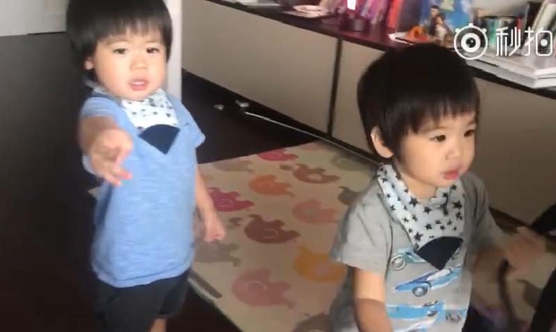林志穎麼兒「搶著鞠躬」要食物　哥哥看了「超爆笑模仿」大家都被萌暈啦 