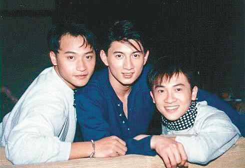 吳奇隆忍淚獻唱離別曲送陳志朋當兵，唱到一半轉頭發現「超大驚喜」瞬間哭成淚人兒！ 