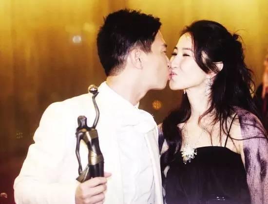 她當年是「香港第一美女」卻嫁給跑龍套的，如今丈夫成影帝「53歲的她素顏」竟美成這樣！