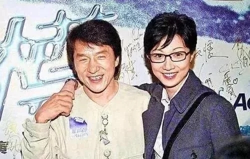 成龍鬆口想要認回小龍女？卻因為這個原因直接放棄不認！現在卻漠回應五個字令人心寒！