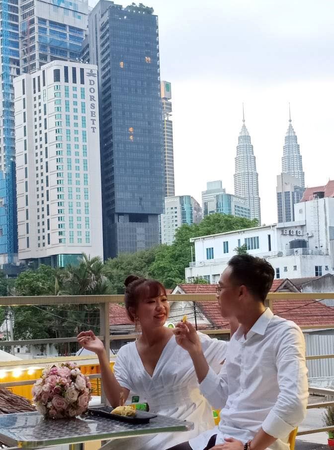 越南男藏戒指在榴槤製造求婚驚喜，沒想到女生竟然如此回應！