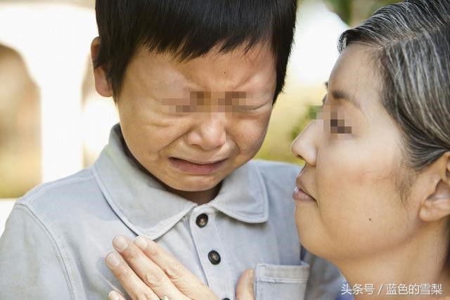 離婚剛半月前夫就再婚，婚禮上5歲兒子一聲尖叫，現場一發不可收拾！
