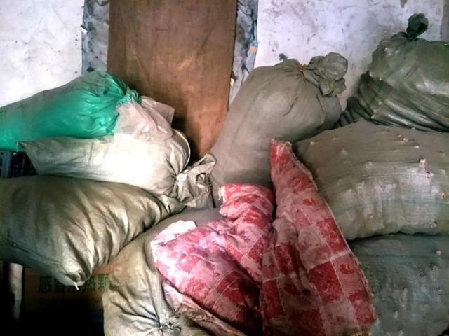41歲女兒小如嬰兒不會說話，68歲母親放籮筐喂，養堅守41年~，最大願望是聽到女兒叫一聲媽