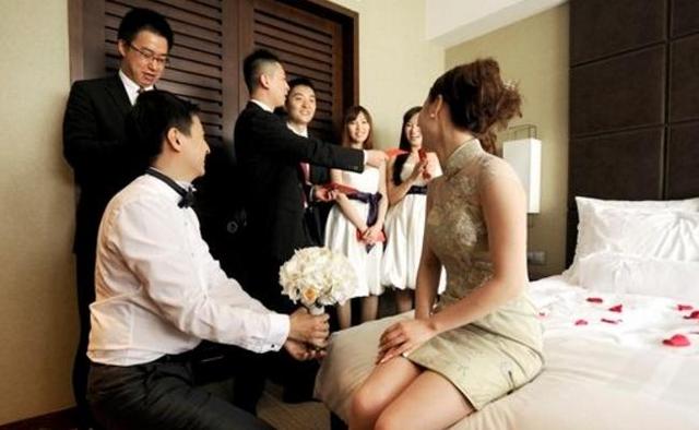 妻弟結婚我開車去接新娘，聽完新娘電話我將她趕下車！