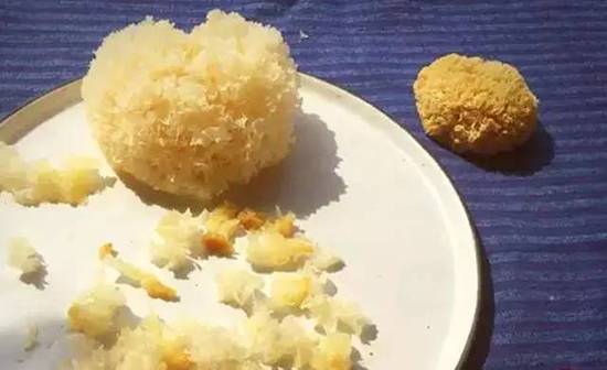 「銀耳蓮子湯」這樣煮簡單又膠質滿滿，喝完摸皮膚就知道！ 