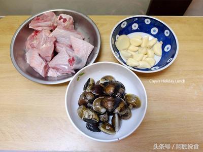 跟著阿基師一起來做「蒜頭雞湯」，喜歡蛤蠣也可以自己加，喝起來更加鮮美！ 