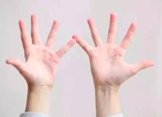 這一套「手指曼波」讓大腦不卡卡！4個簡單體操「學會不用5分鐘」快來一起伸展動一動～ 