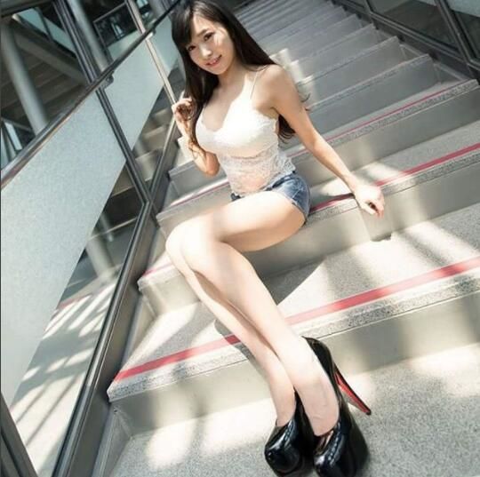 台南最正護理師！「身材跟南台灣一樣熱情」制服底下的身材　一脫下後病人直噴鼻血！