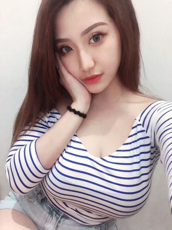 精品店店員「實在太狂」！衣服快撐爆...男生搶陪女友買包：目測至少G！