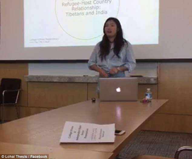 教授嫌褲子太短　華裔女大生報告論文到一半「突然脫掉」抗議