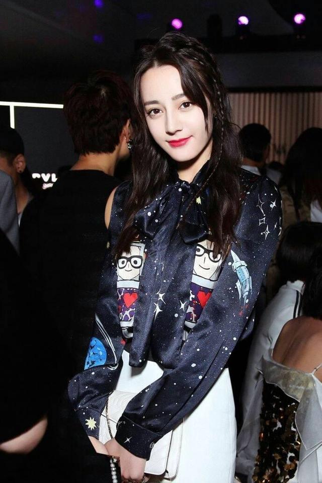 楊冪旗下最美女藝人 ，迪麗熱巴才排第三，第一名美得讓人窒息！!  