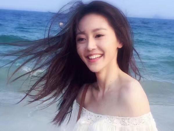 楊冪旗下最美女藝人 ，迪麗熱巴才排第三，第一名美得讓人窒息！!  