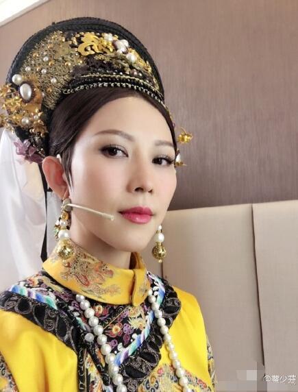 《甄嬛》皇後「女兒長大了」基因太強大！　7歲「逆天長腿」震驚網友：打敗一票女神 