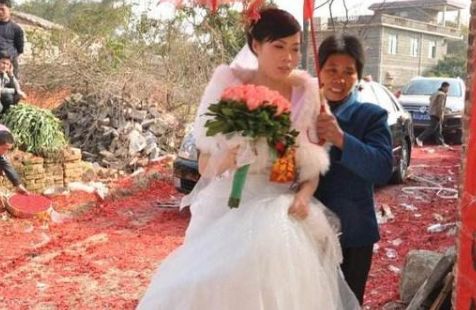 結婚後，老公離開家出外打工，2年回來後，同房時我竟摸到他的身體有…第二天立即報警！ 