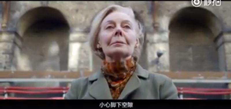 白髮老奶奶每天準時到地鐵報到，卻從不上車！直到有一天她…淚水再也止不住！ 