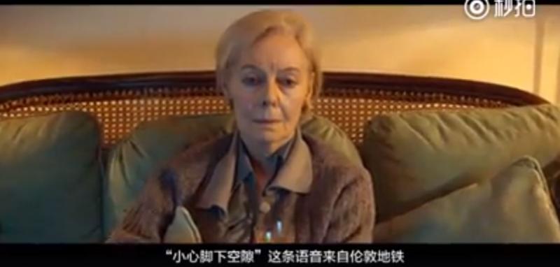 白髮老奶奶每天準時到地鐵報到，卻從不上車！直到有一天她…淚水再也止不住！ 