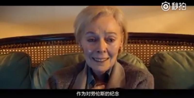 白髮老奶奶每天準時到地鐵報到，卻從不上車！直到有一天她…淚水再也止不住！ 