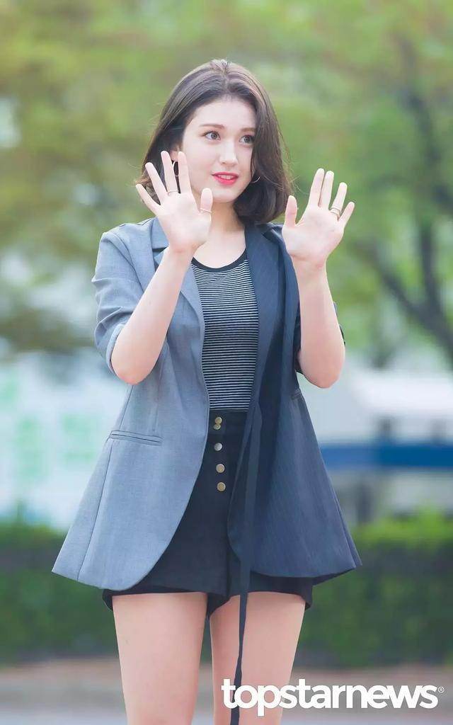 韓國D社選出擁有2D角色人物般美貌的偶像們，一起來看看有誰吧！ 