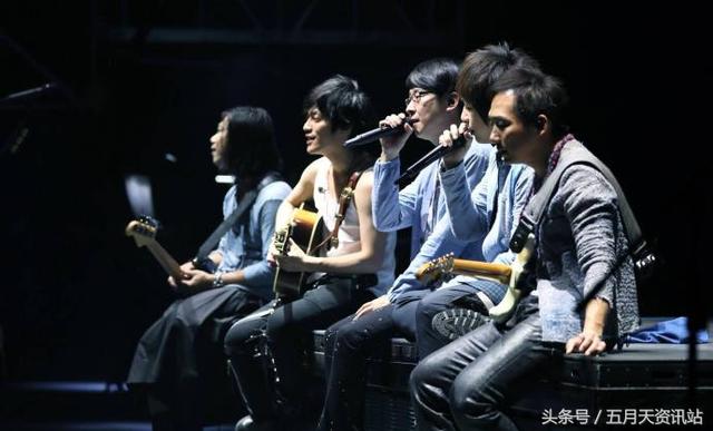 關於愛情，懵懵懂懂的像極了這5首歌五月天的愛情五部曲！ 