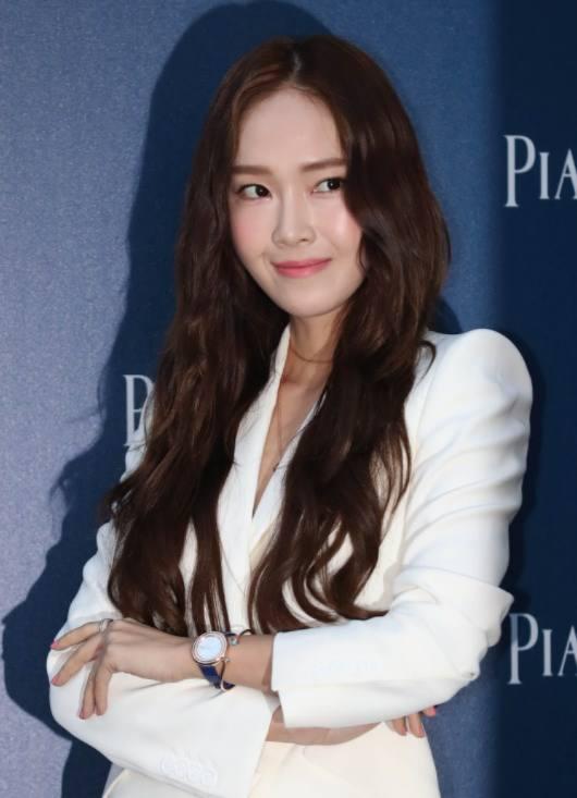 久違的鄭氏姐妹合體！Jessica鄭秀妍和Krystal秀晶一胖一瘦差距大 