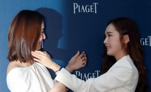 久違的鄭氏姐妹合體！Jessica鄭秀妍和Krystal秀晶一胖一瘦差距大 