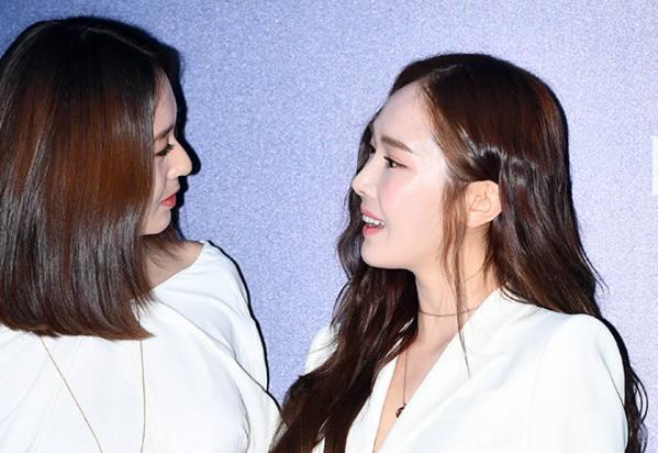 久違的鄭氏姐妹合體！Jessica鄭秀妍和Krystal秀晶一胖一瘦差距大 