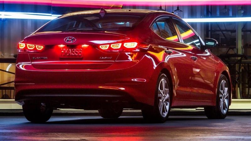 2019 HYUNDAI ELANTRA 路上測試被捕獲！全新設計的車頭燈和尾燈超帥！ 