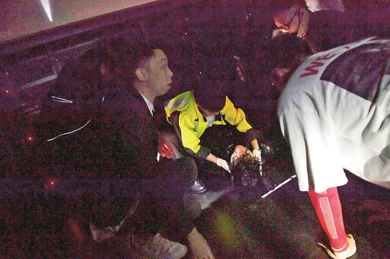 【基仔墮台】今晚如常開騷 古巨基拍片報平安：啲骨冇事  