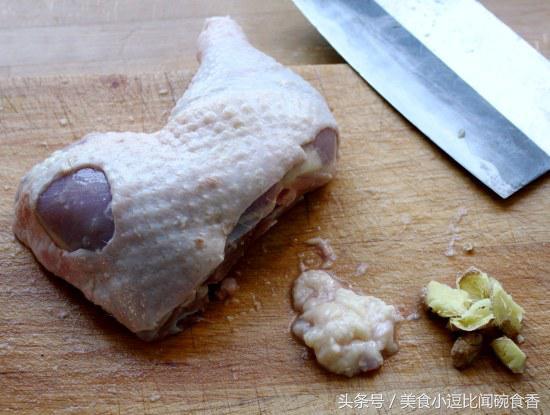 在家也能吃到「海南雞飯」，雞肉鮮甜可口，搭配醬汁簡直一絕！ 