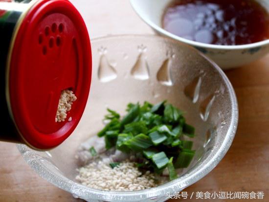 在家也能吃到「海南雞飯」，雞肉鮮甜可口，搭配醬汁簡直一絕！ 