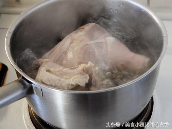 在家也能吃到「海南雞飯」，雞肉鮮甜可口，搭配醬汁簡直一絕！ 