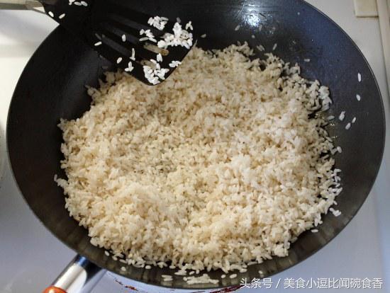 在家也能吃到「海南雞飯」，雞肉鮮甜可口，搭配醬汁簡直一絕！ 