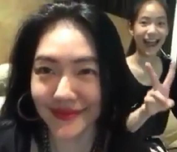 小S收到「女兒送的母親節禮物」氣到臭臉　嚴肅對女兒「訓話45秒」被網友讚翻了 