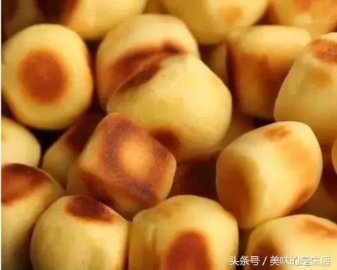 1個雞蛋半斤麵粉，不用一滴油，試試做一次，一大盤都不夠吃！ 