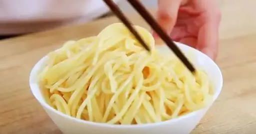 「洋蔥+蘋果」持續吃7天，甩掉贅肉和雀斑，對消脂和抗衰 