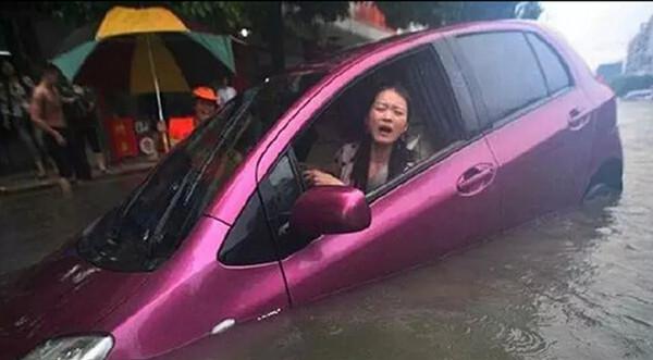 汽車落水，這些小東西可以救你一命，但願所有人都用不到 