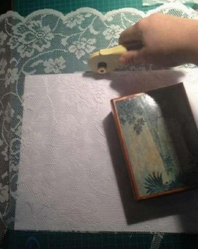 她把「太白粉」塗在窗戶上，鄰居以為她瘋了！沒想到成果美得讓所有人立馬照做！ 