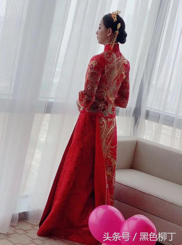 女排昔日國手正式大婚，名帥父親動情嫁女，這一刻新娘太美了