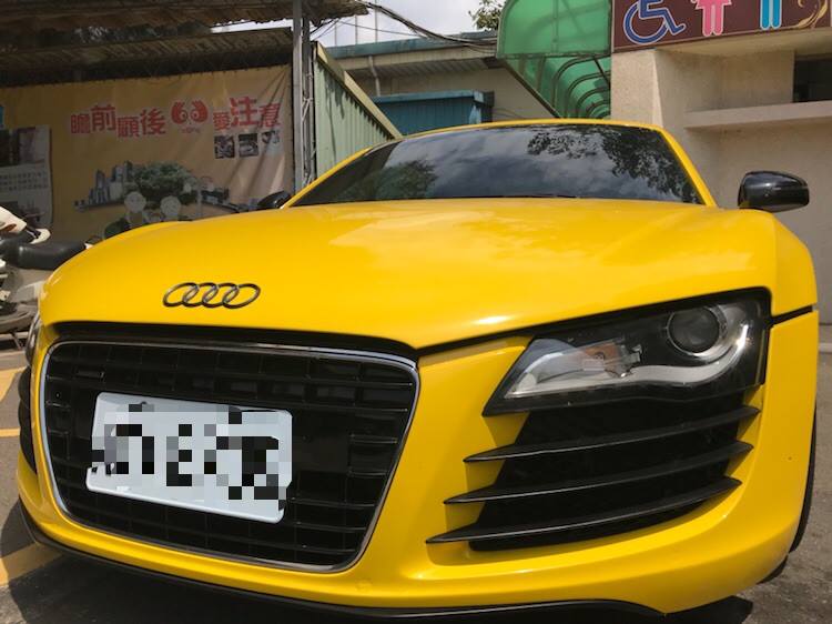 男大生開奧迪R8上課引起熱議！酸民：「靠爸族」車主回嗆：「自己現金買的！」 