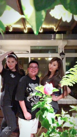 越變越奇怪？「台灣好媳婦」佩甄五官立體過頭變了另外一個樣？網民驚訝：都認不出是她了！ 