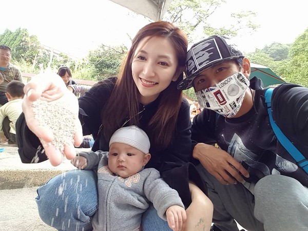 阿翔結婚五年拚三胎！小女兒「舒芙蕾」照片首度曝光...網友驚呼「正妹媽媽基因太強大！」 