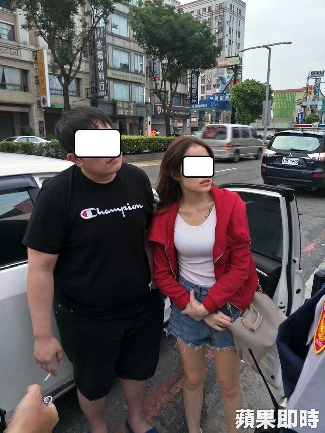 超兇正妹妻保證「老公絕對沒吸」成大亮點！警眼尖見手中鈔票…這種的都要？