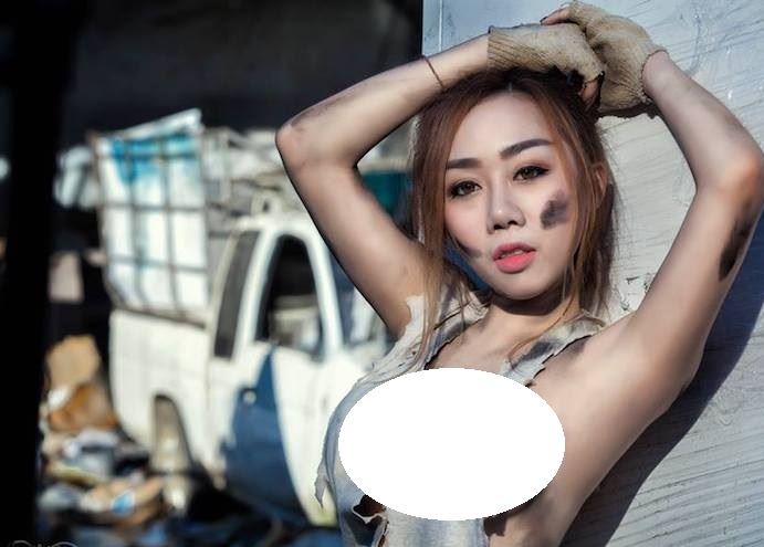 垃圾堆中驚見「拾荒女」！衣不蔽體的「雪白身軀」弄得好髒啊！