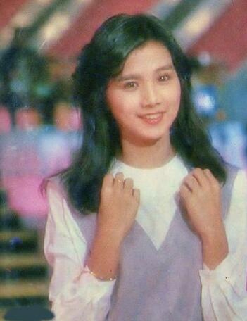 彭雪芬娶兒媳被封為「最美婆婆」 ，曾是大熱青春玉女的她年輕私照曝光 ！ 