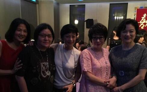 彭雪芬娶兒媳被封為「最美婆婆」 ，曾是大熱青春玉女的她年輕私照曝光 ！ 