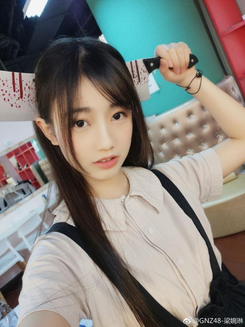 17歲清純女偶像「旗袍太小」身材快撐爆，日鄉民看到兇前…直呼「太H了」