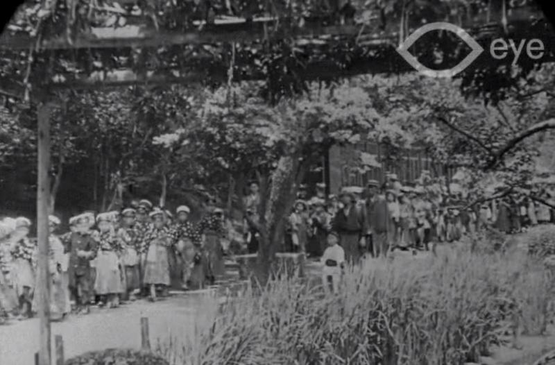 20世紀初東京珍貴影像曝光！民眾穿和服奔走「100年前熱鬧街景」繁華程度超乎想像… 