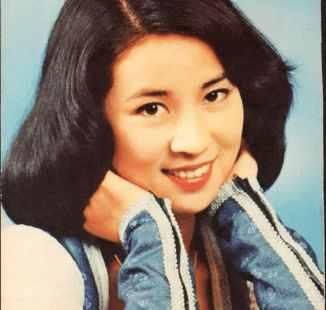 林鳳嬌當年生下房祖名，在爸爸那欄填了3個字！網友看了都佩服！