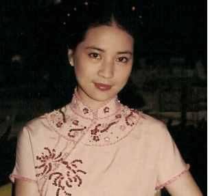 林鳳嬌當年生下房祖名，在爸爸那欄填了3個字！網友看了都佩服！