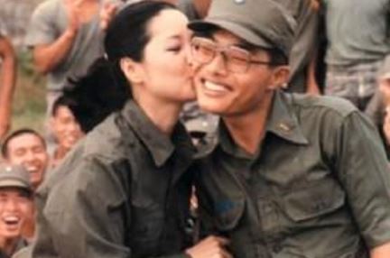  當年他幸運獲「鄧麗君」香吻被封史上最幸運國軍！沒想到35年後的他，如今生活竟是..